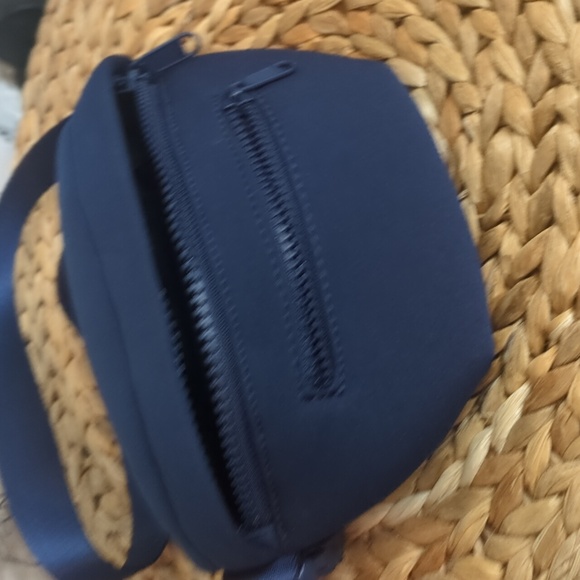 Quince All-Day Navy Neoprene Belt Bag - Picture 3 of 11